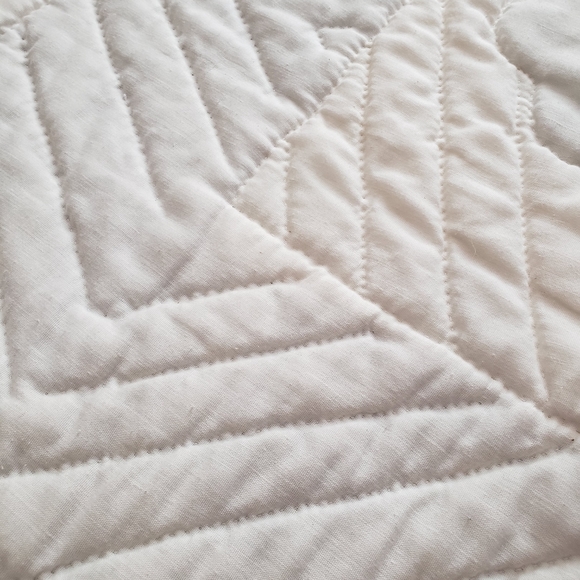 Detailed King Queen Sized Quilt With Embroidered Antique Cars Grey and White - Picture 11 of 11